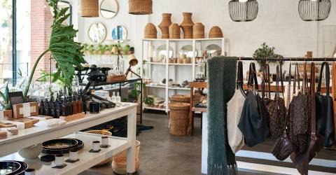 Winkel met accesoires voor in huis, tassen en sjaals